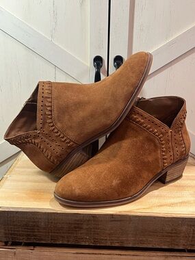 Vince Camuto Women’s Parrla Suede Western booties Stacked Heel Size 8W NEW